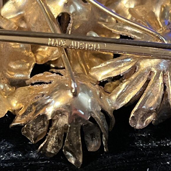 Vintage Made in Austria Aurora Borealis AB Rhinestone Gold Tone Floral Brooch - Picture 6 of 8